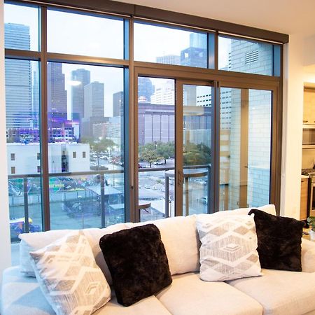Cozy Home Toyota Center Houston Exterior photo